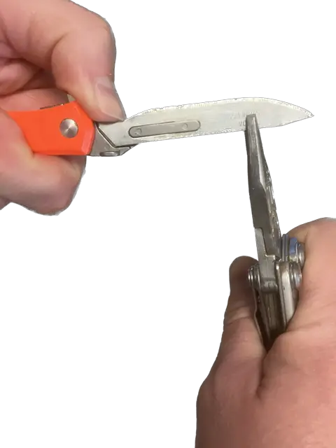 How to change a Havalon blade.